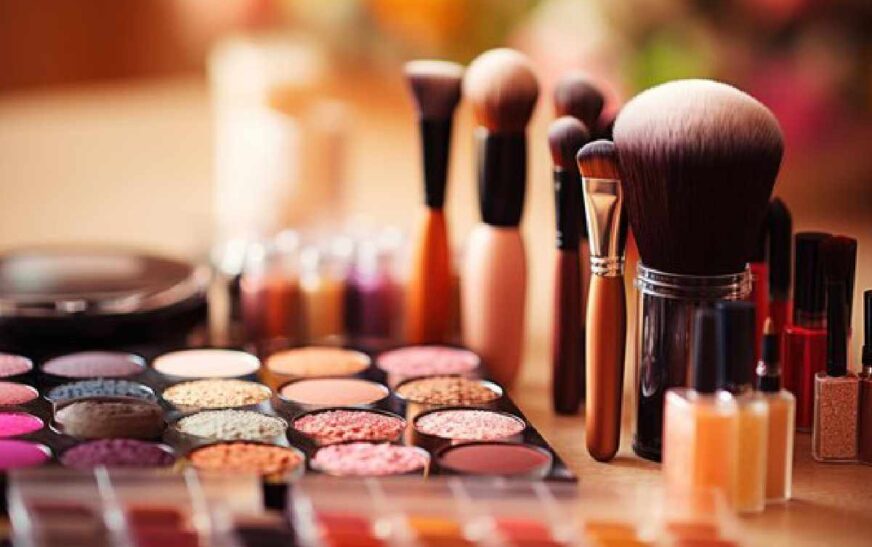 Lakme Makeup Kit – Top 14 Makup Tools and Benefits