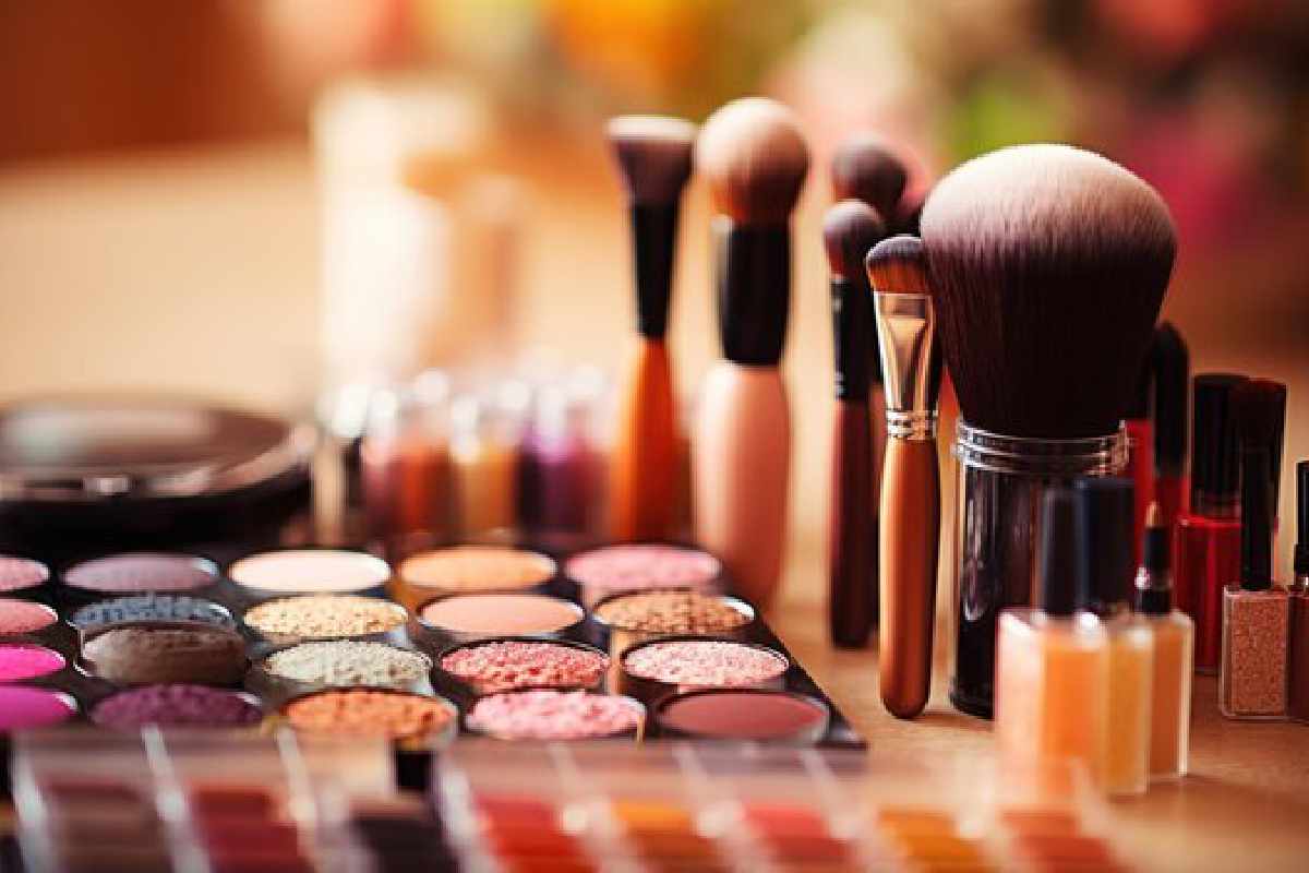 Lakme Makeup Kit – Top 14 Makup Tools and Benefits
