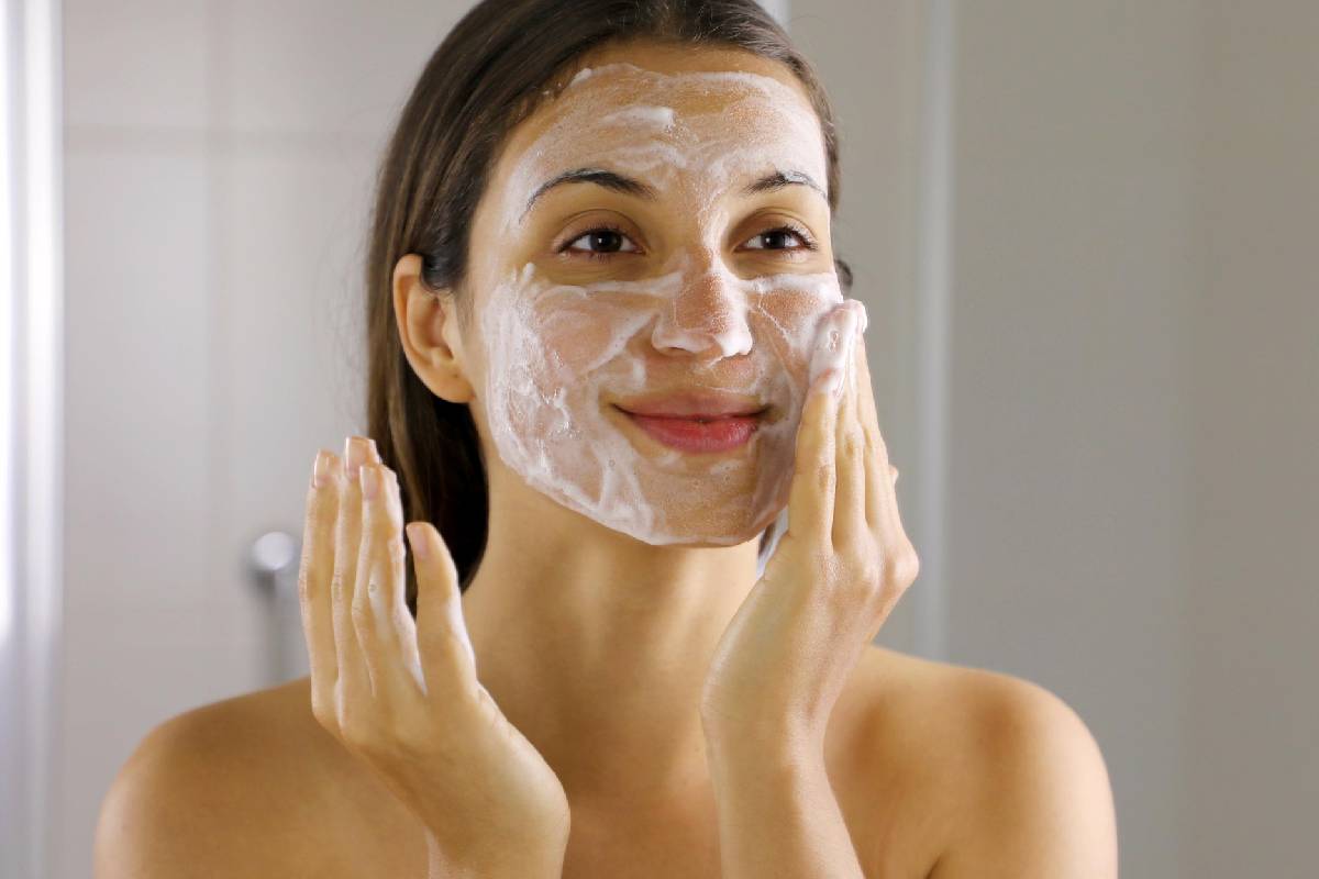 Minimalist Face Wash – It’s Benefits, Usage and Product Reviews
